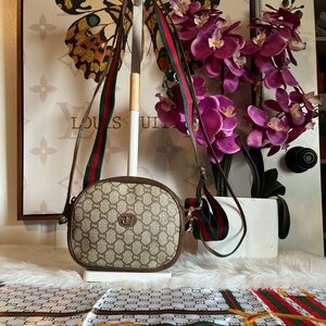 🔥SOLD🔥Gucci Beige and Brown Crossbody Bag with Green and Red Strap
